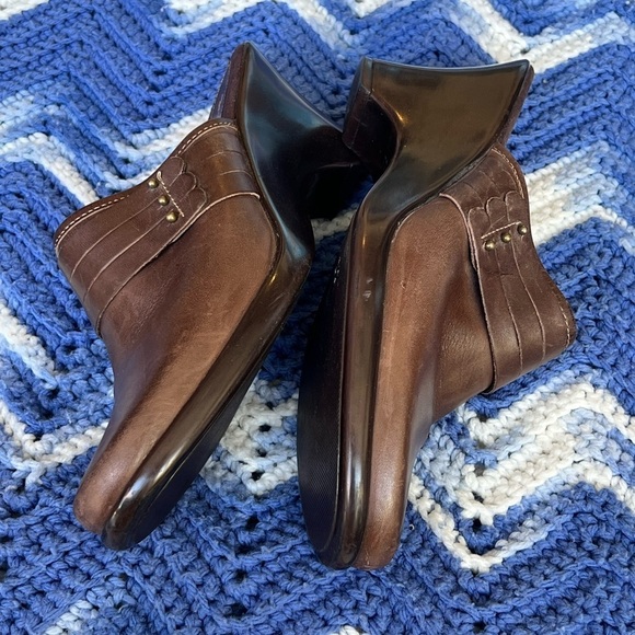 Naturalizer Brown Leather Clogs Mules, Slip-On Comfort Shoes- Size 8 - Picture 3 of 4